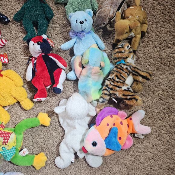 Lot of 22 TY Beanie Babies Bears & Animals Peace Erin The End Holiday Frog Tiger - Picture 3 of 10